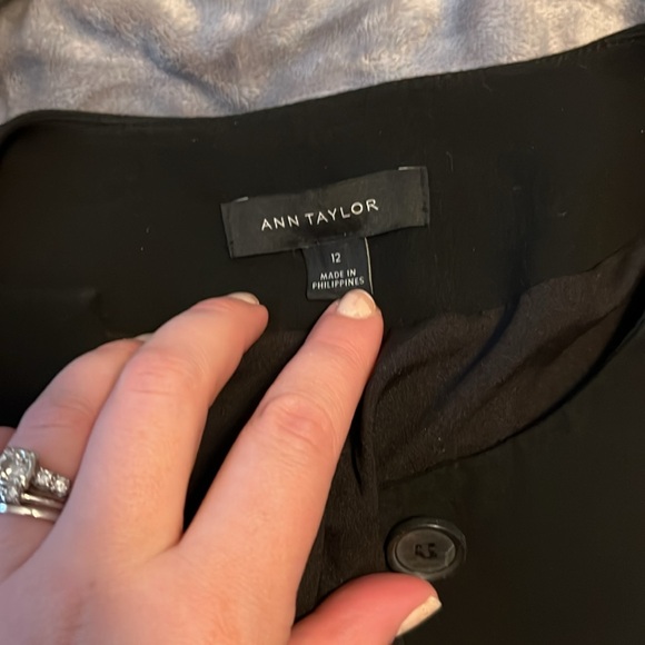 Ann Taylor black blazer size 12 - Picture 2 of 4